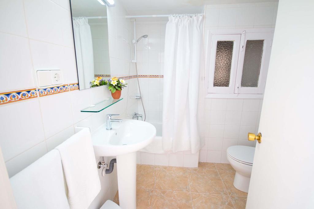 Hostal Los Pinos Es Cana Zewnętrze zdjęcie