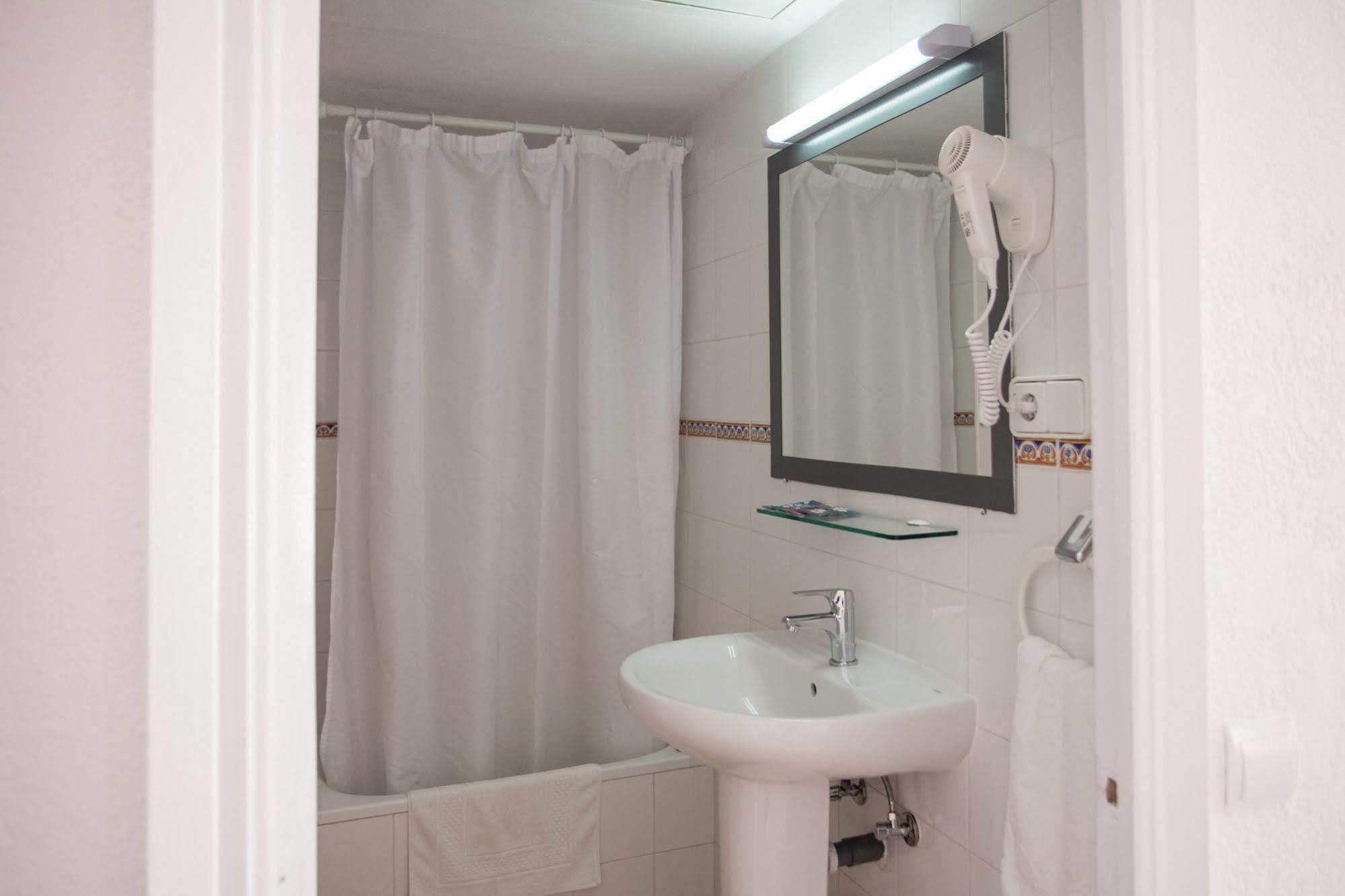 Hostal Los Pinos Es Cana Zewnętrze zdjęcie