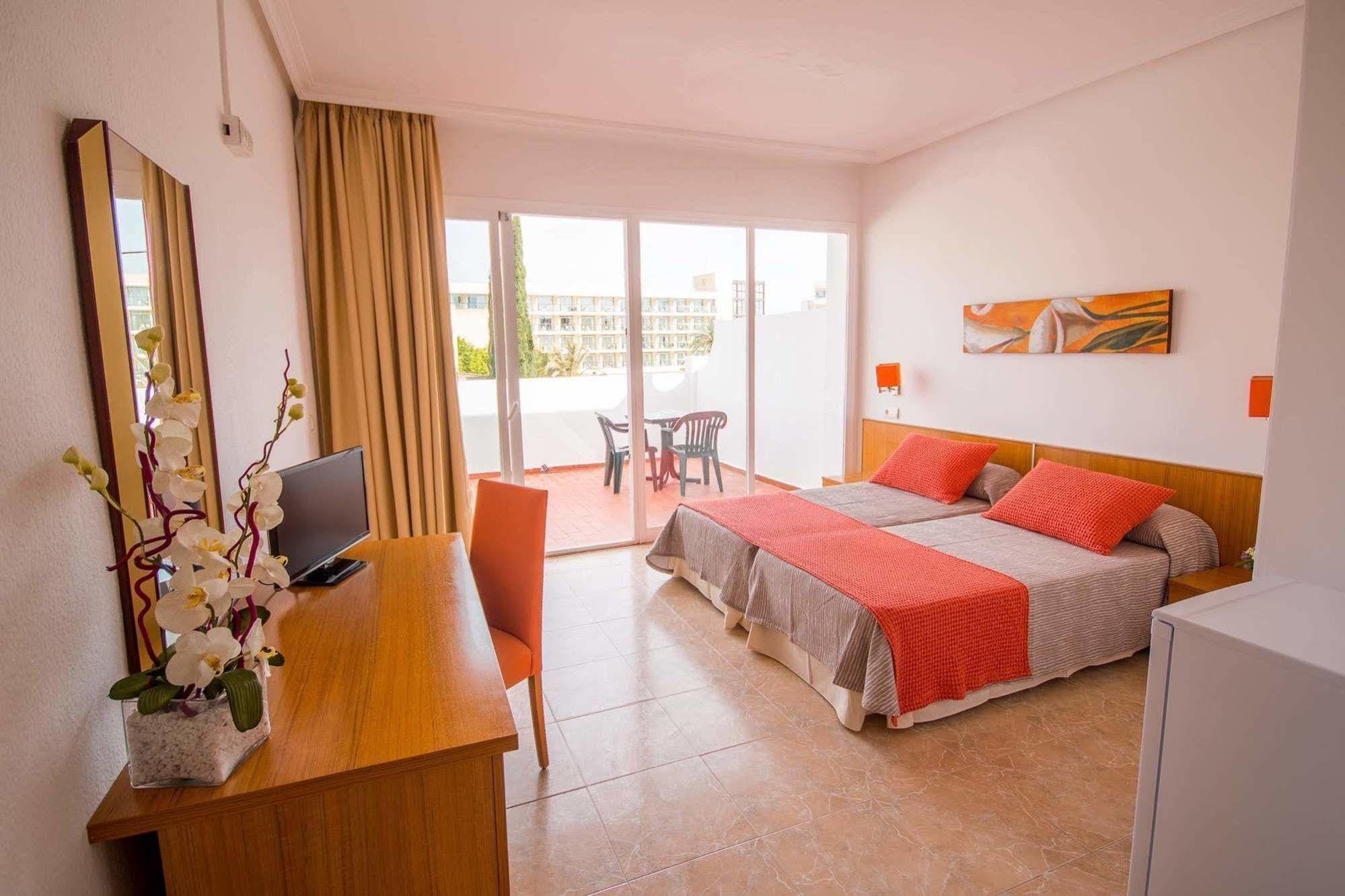 Hostal Los Pinos Es Cana Zewnętrze zdjęcie